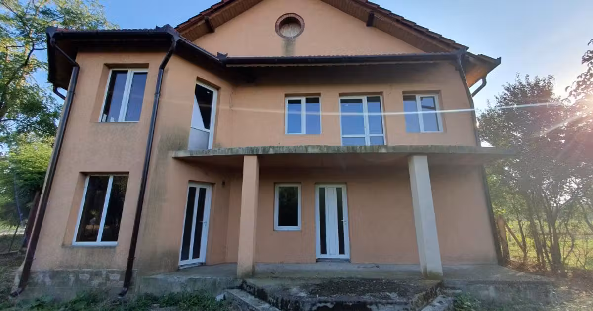 Casă individuală de vânzare cu 5 camere în Jebel