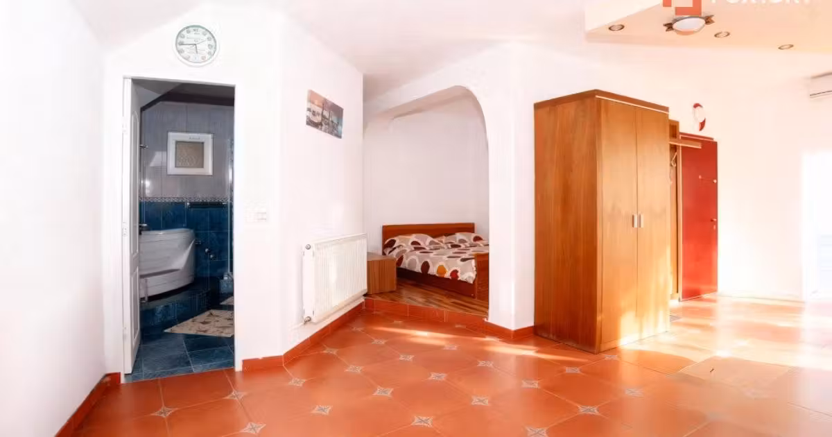 Casă individuală de vânzare cu 14 camere, mobilată în zona Malul Mureșului, Arad