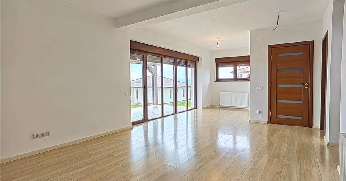 Casă individuală de vânzare cu 5 camere, mobilată în Daia