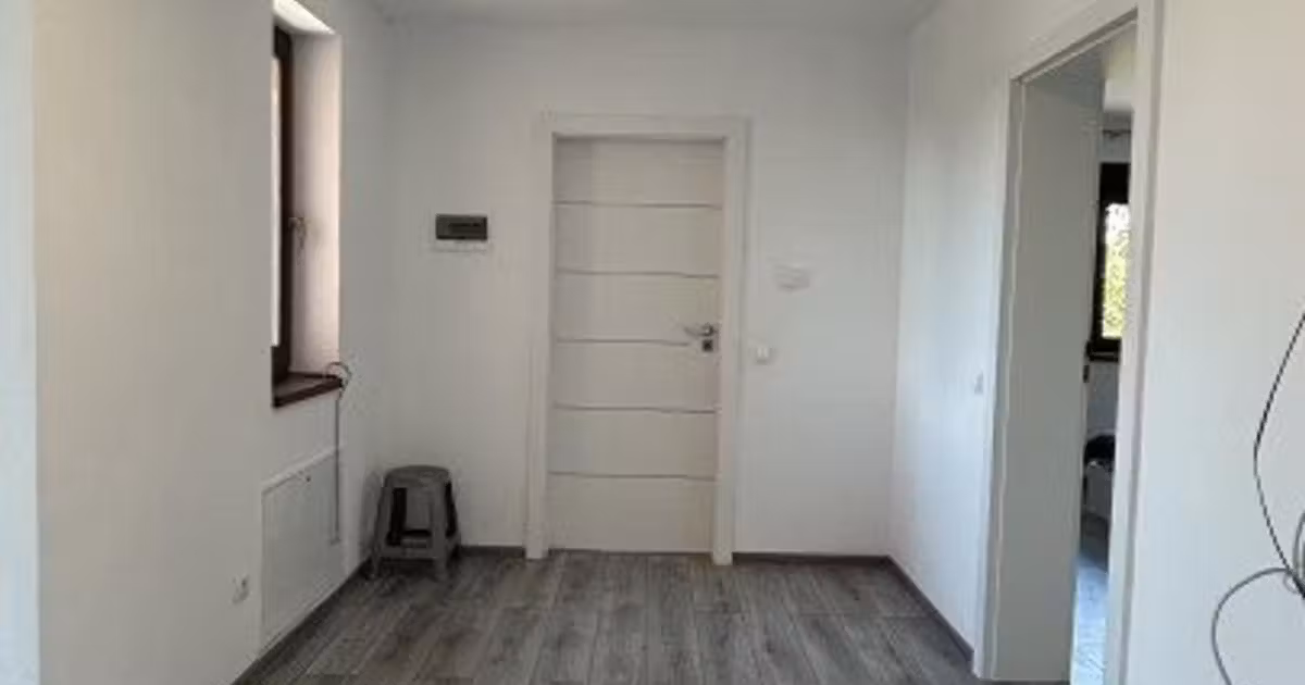 Casă individuală de vânzare cu 5 camere, mobilată în Sânandrei
