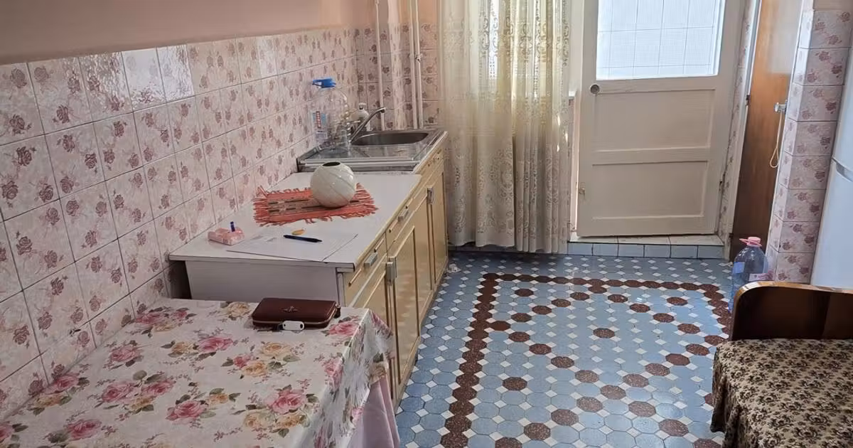Apartament de vânzare cu 3 camere, mobilat în zona Bistrița Lac, Bacău