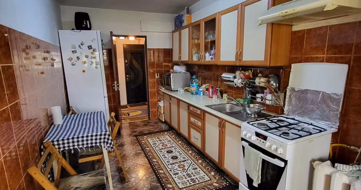 Apartament de vânzare cu 3 camere, mobilat în zona Orizont, Bacău