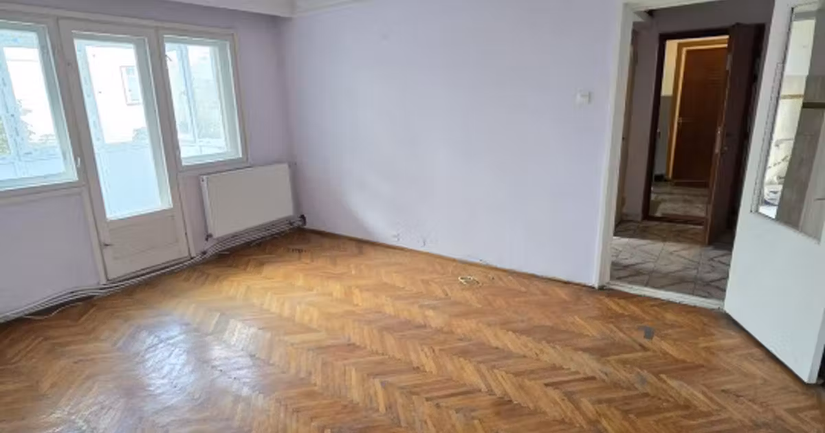 Apartament de vânzare cu 3 camere în zona Mioriței, Bacău