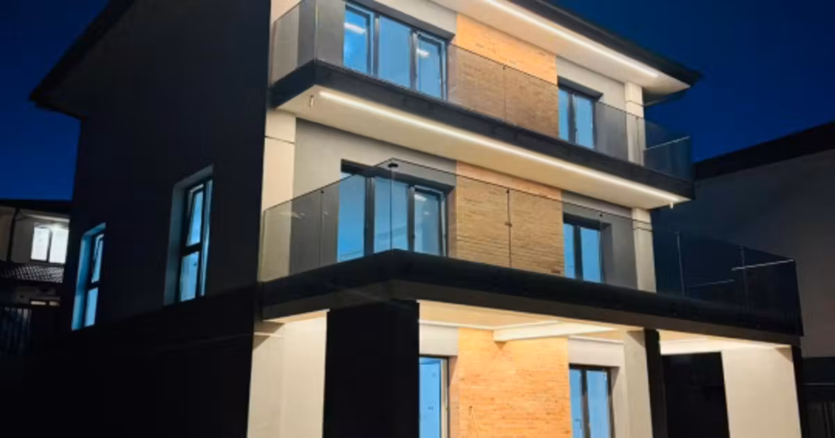 Casă individuală de vânzare cu 4 camere în Dezmir