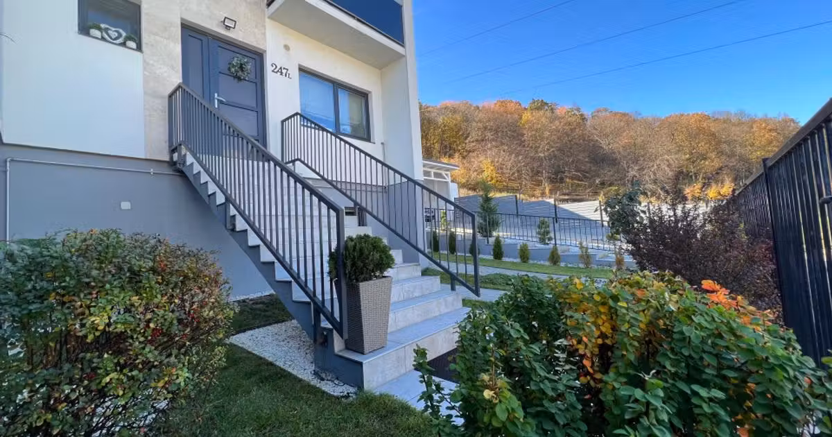 Duplex de vânzare cu 4 camere, mobilat în Popești