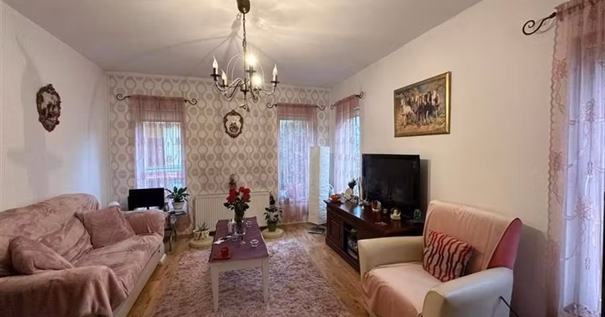 Casă de vânzare cu 4 camere în Florești