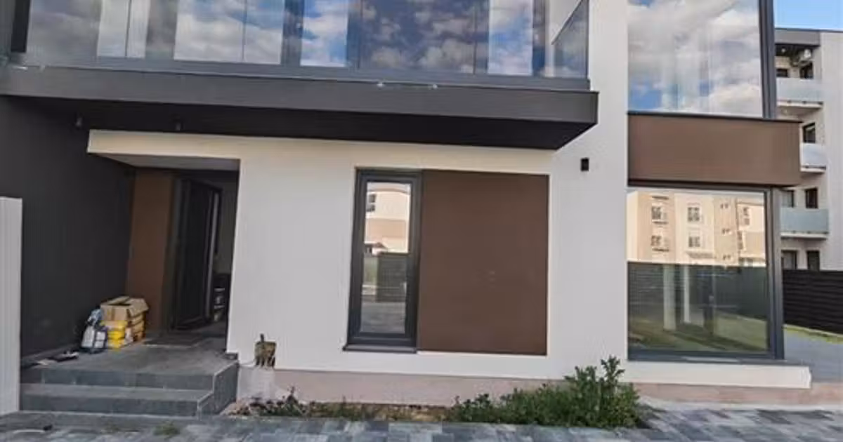 Casă de vânzare cu 3 camere în Ghimbav