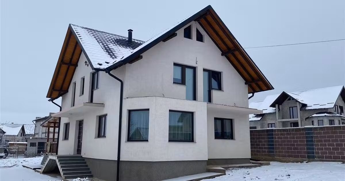 Casă de vânzare cu 5 camere în Sfântu Ilie