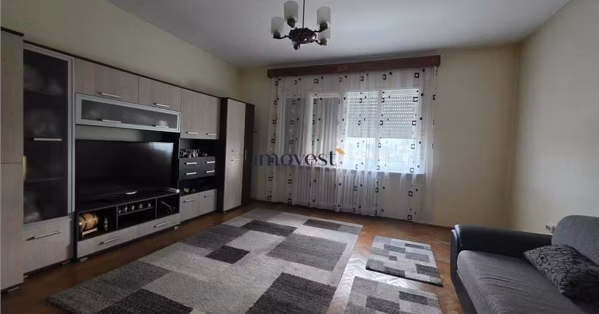 Apartament de vânzare cu 3 camere în zona Central, Satu Mare