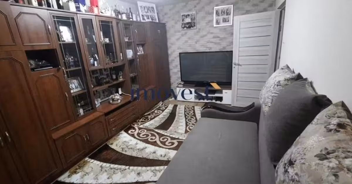 Apartament de vânzare cu 3 camere în zona Carpați 1, Satu Mare