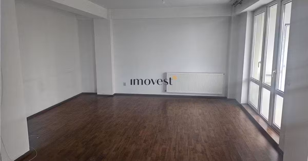 Apartament de vânzare cu 3 camere în zona Central, Satu Mare