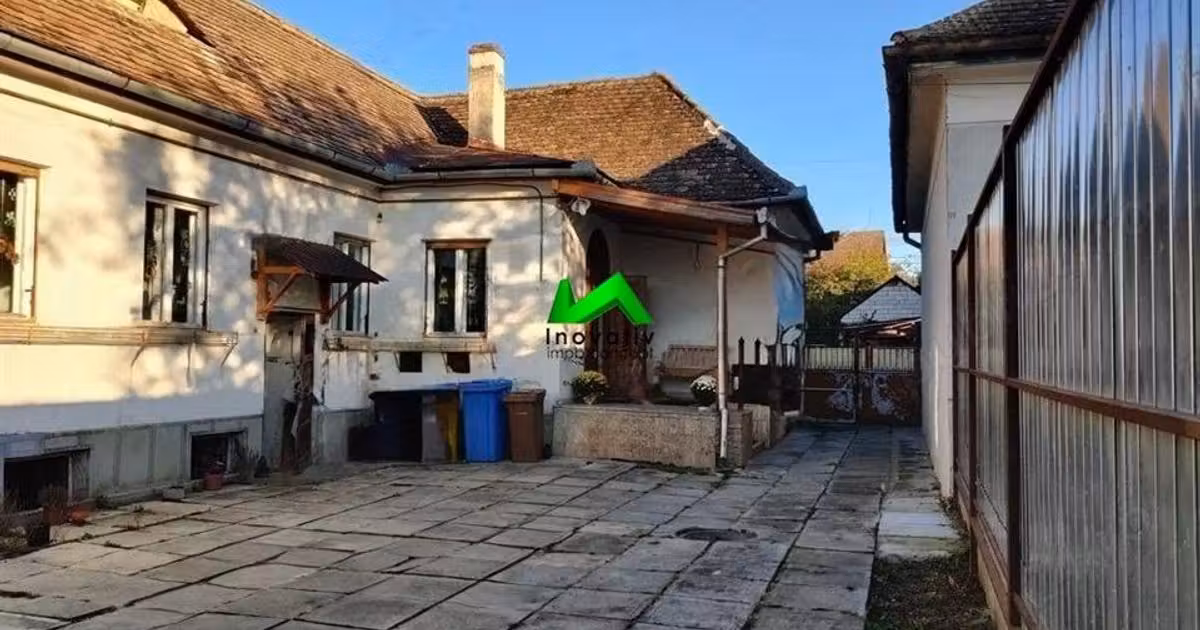 Casă de vânzare cu 4 camere în zona Piața Cluj, Sibiu