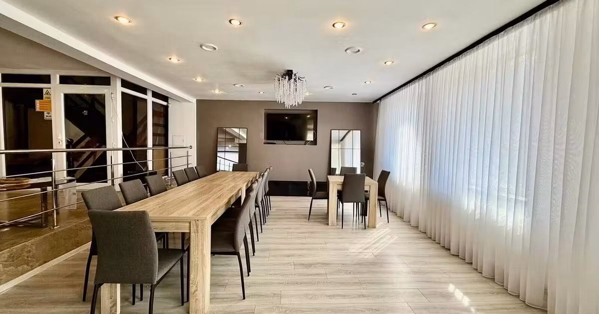Duplex de vânzare cu 18 camere, mobilat în Predeal