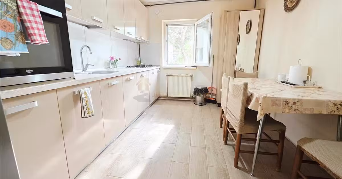 Apartament de vânzare cu 3 camere în zona Mănăștur, Cluj-Napoca
