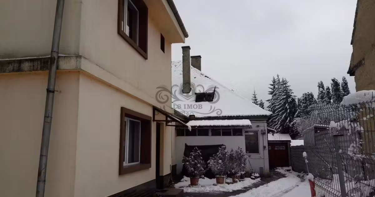 Casă de vânzare cu 7 camere în zona Central, Brașov