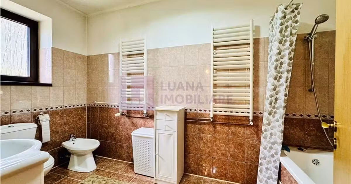 Casă individuală de vânzare cu 8 camere, mobilată în zona Calea Poplăcii, Sibiu
