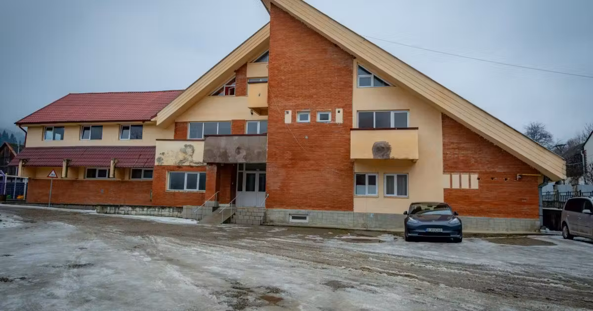Casă individuală de vânzare cu 20 camere în Moinești