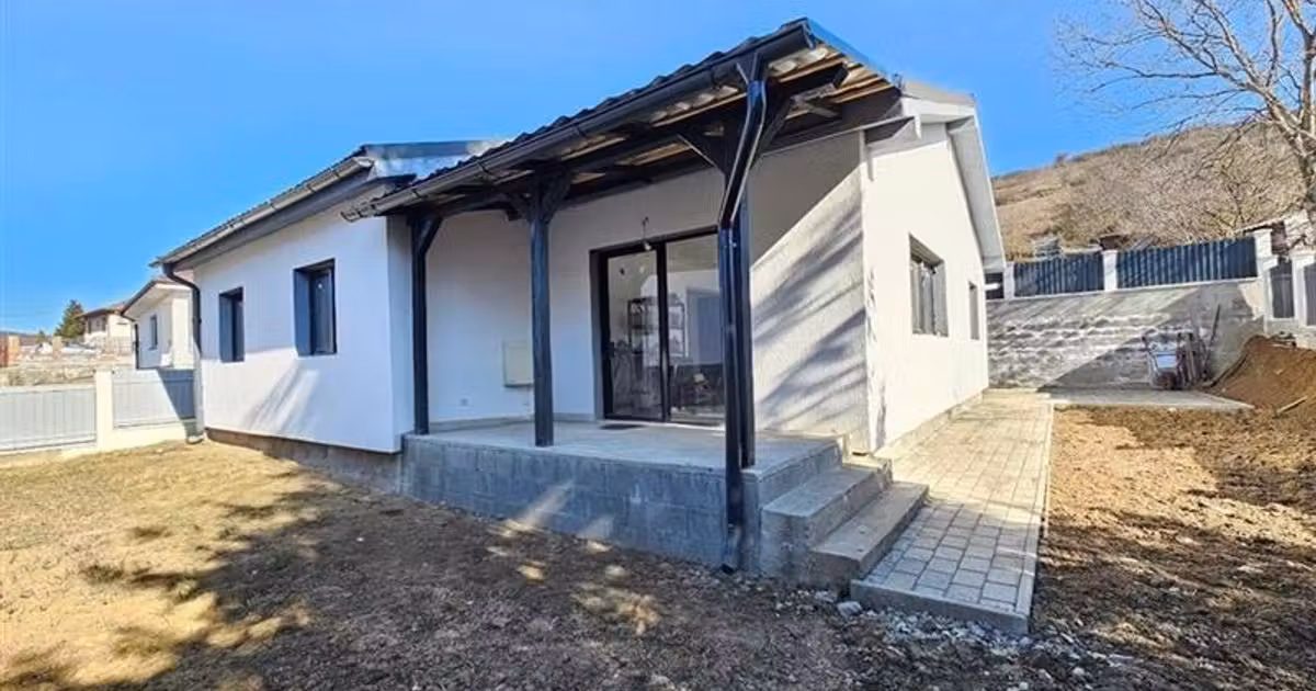 Casă individuală de vânzare cu 4 camere în Sâncraiu de Mureș