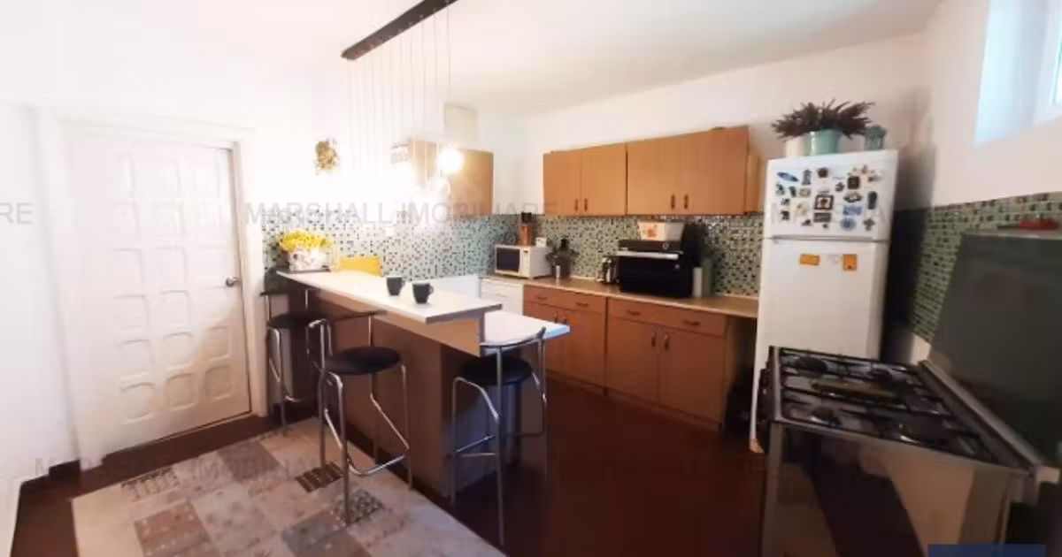 Casă de vânzare cu 6 camere în zona Mărășești, Ploiești