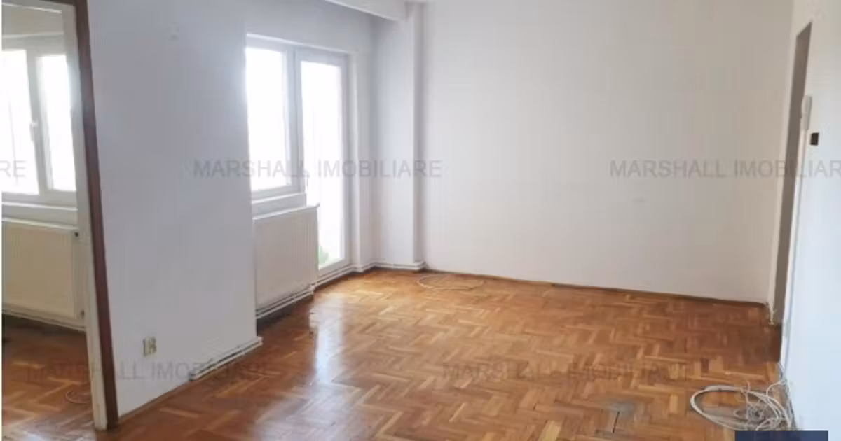 Apartament de vânzare cu 4 camere în zona Ultracentral, Ploiești
