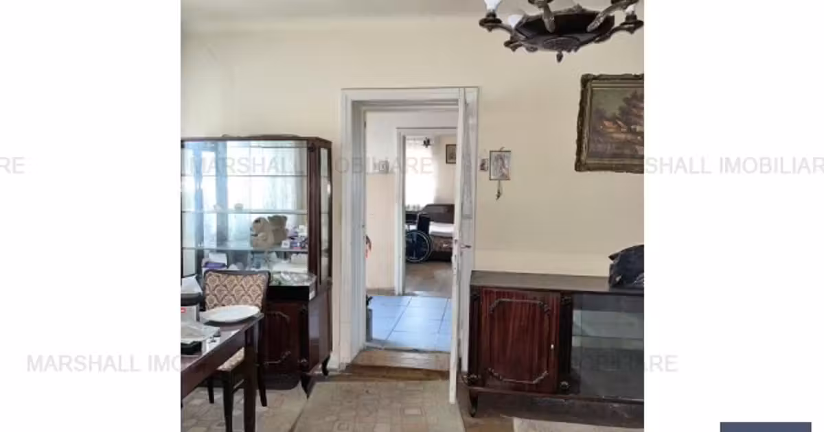 Casă de vânzare cu 3 camere în zona Cantacuzino, Ploiești