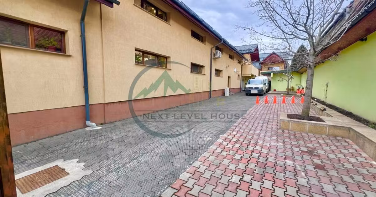 Casă individuală de vânzare cu 15 camere în zona Blumăna, Brașov