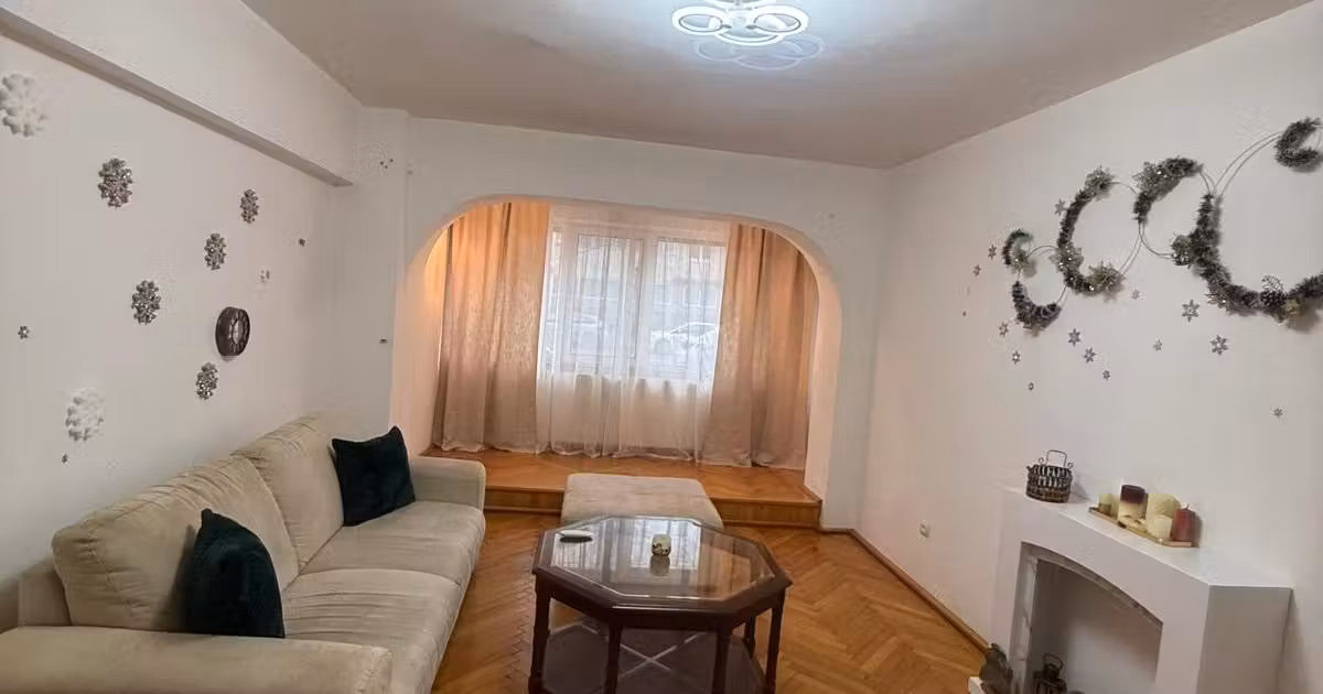 Apartament de vânzare cu 3 camere, mobilat în zona Gării, Brăila