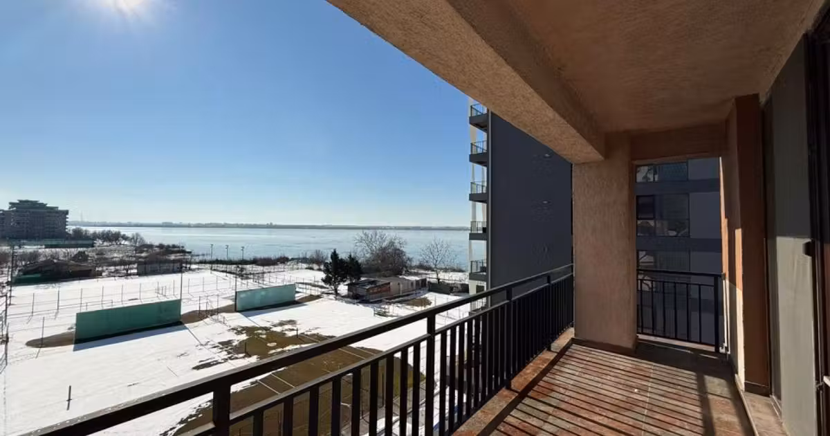 Apartament de vânzare cu 3 camere, mobilat în Mamaia