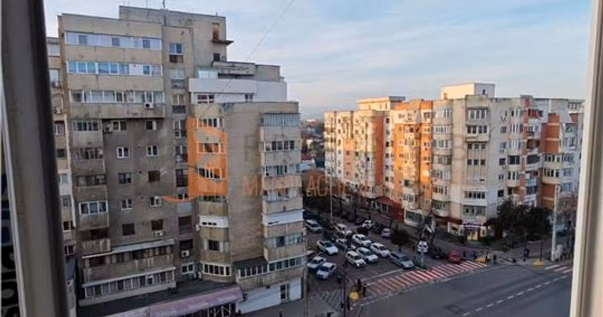Apartament de vânzare cu 4 camere în zona Unirii Sud, Buzău