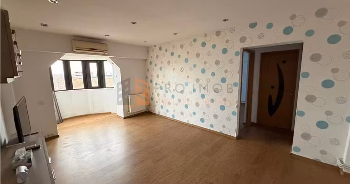Apartament de vânzare cu 4 camere, mobilat în zona 1 Decembrie, Buzău