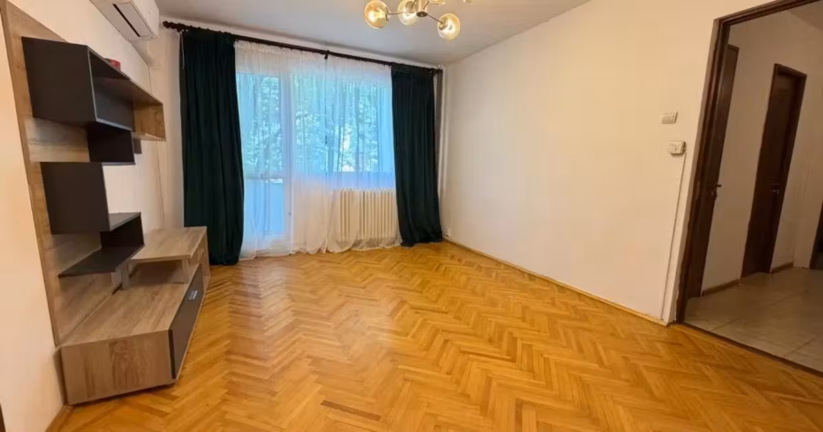 Apartament de vânzare cu 3 camere, mobilat în zona Podu Roș, Iași
