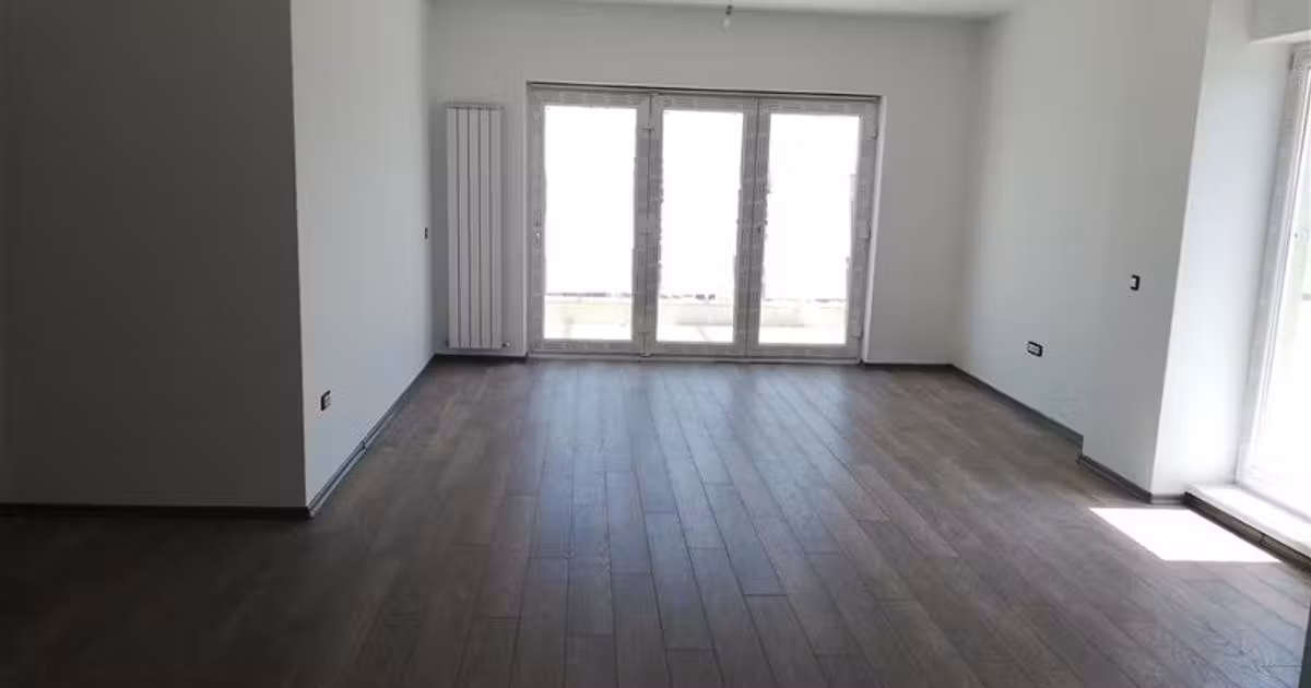 Apartament de vânzare cu 3 camere în zona Tractorul, Brașov