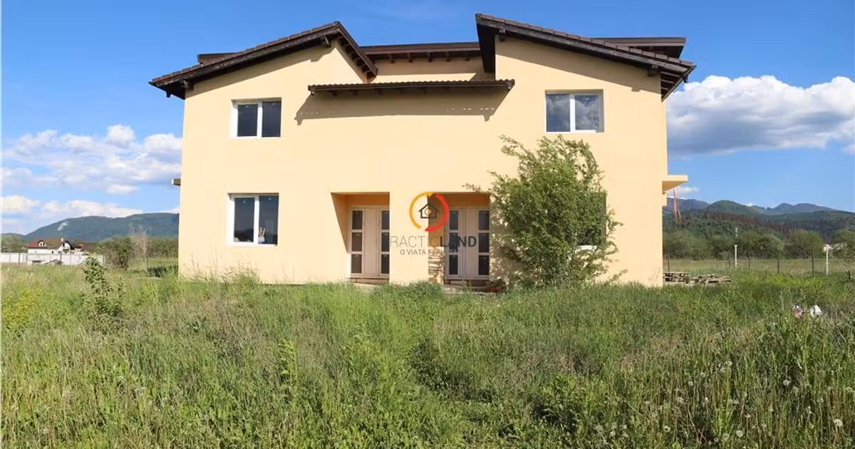 Casă individuală de vânzare cu 8 camere în Cristian