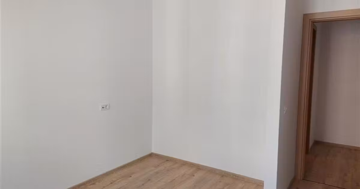 Apartament de vânzare cu 2 camere în zona Tractorul, Brașov