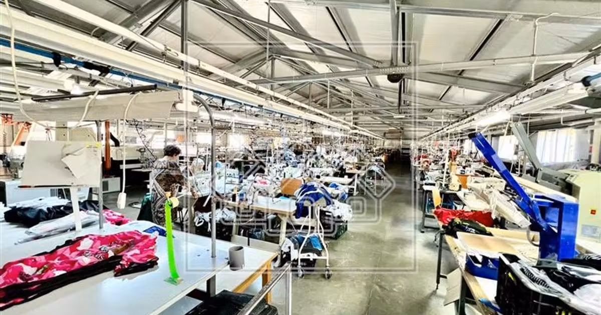 Spațiu industrial de vânzare de 3,000 mp, în Mârșa