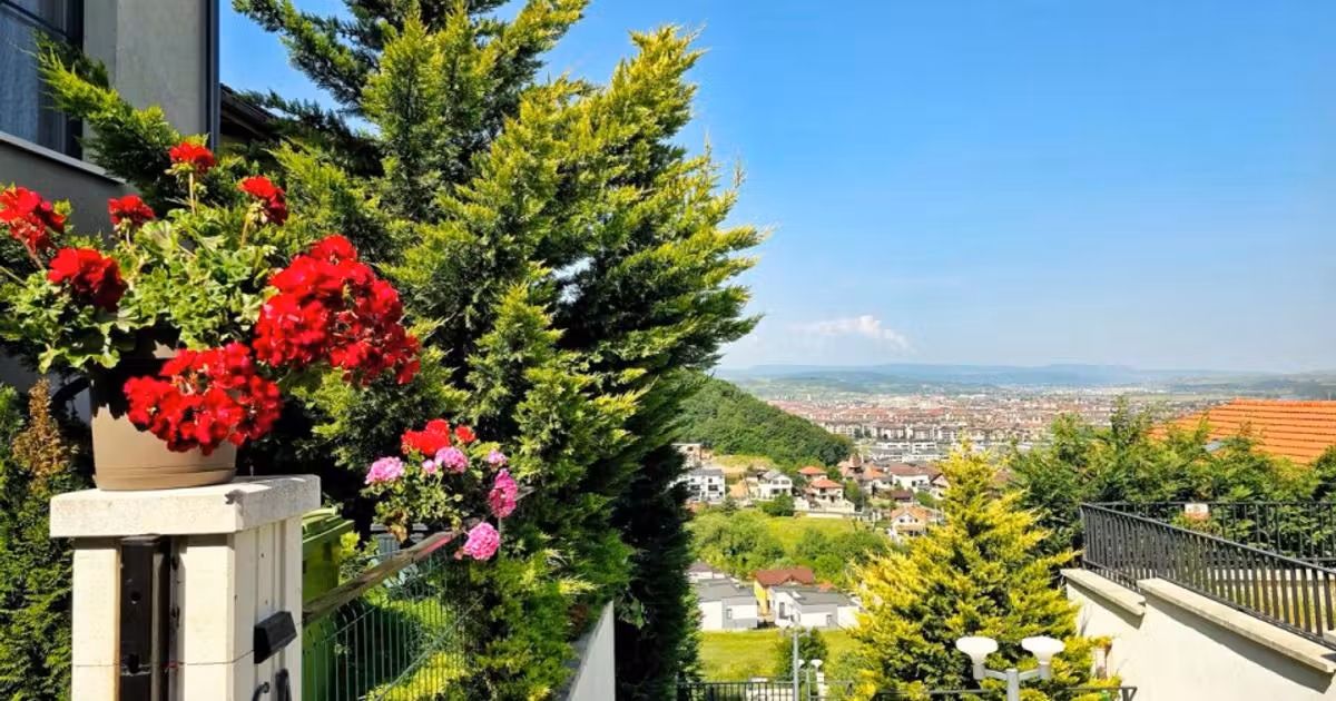 Duplex de vânzare cu 6 camere, mobilat în Florești
