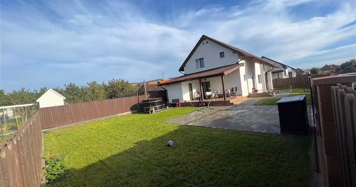 Casă de vânzare cu 4 camere în Sâncraiu de Mureș