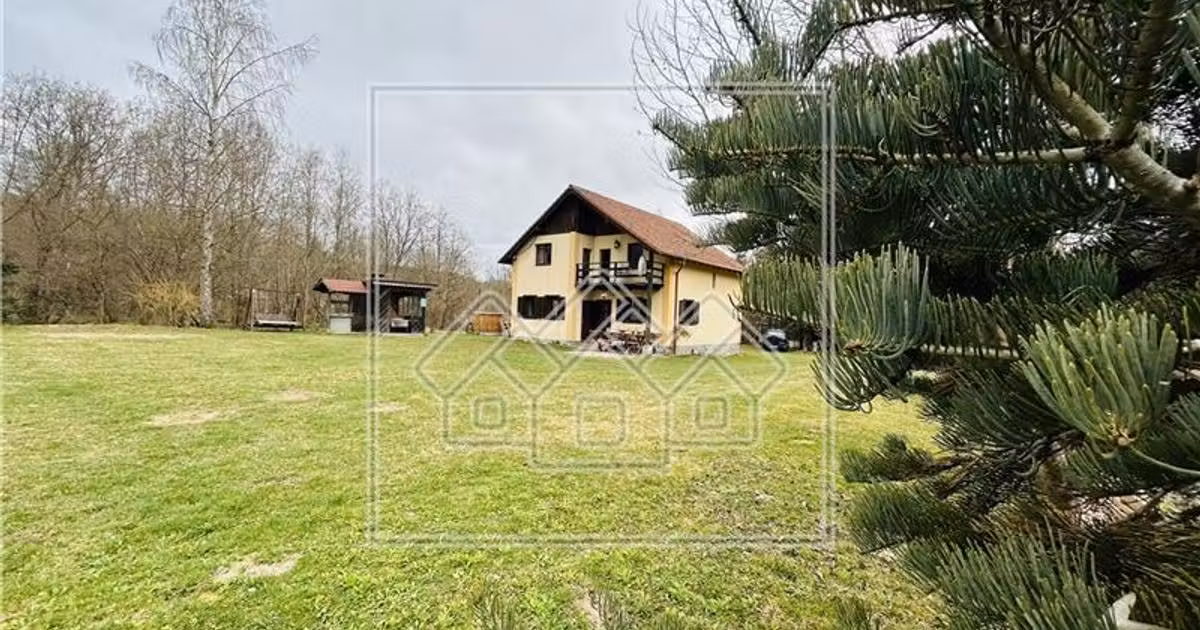 Casă individuală de vânzare cu 5 camere în Porumbacu de Sus
