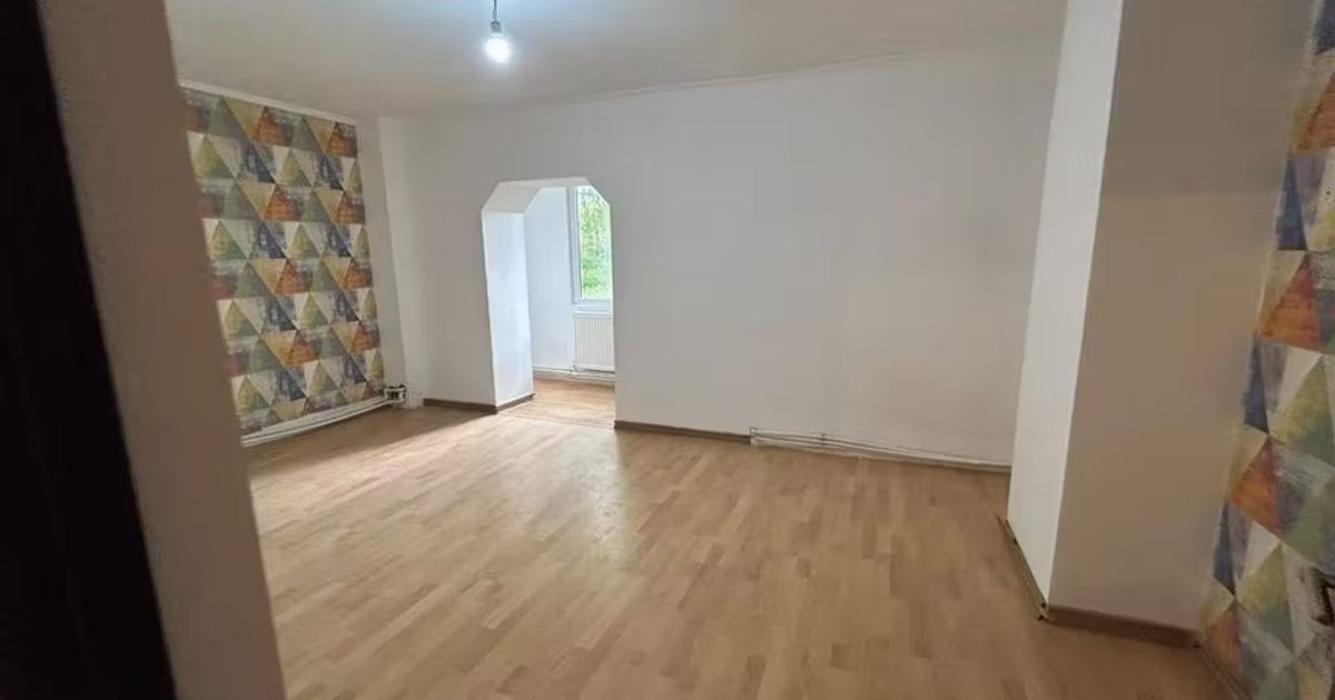 Apartament de vânzare cu 4 camere în zona Obcini, Suceava