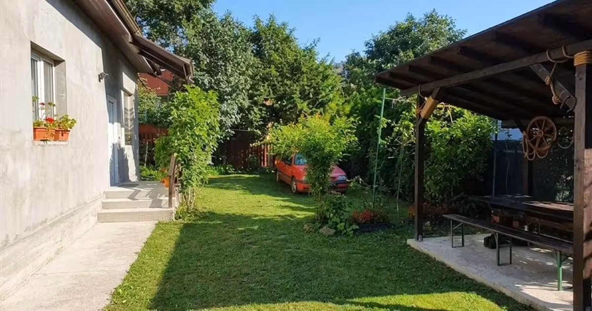 Casă individuală de vânzare cu 3 camere, mobilată în zona Central, Suceava