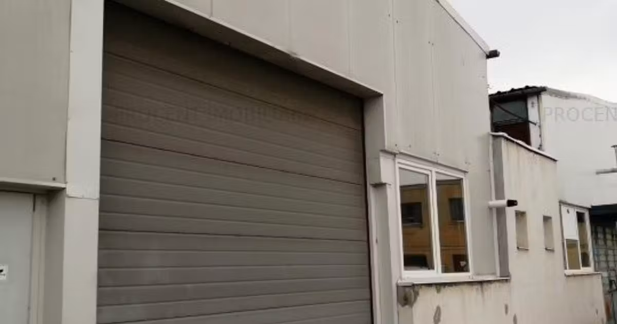 Spațiu comercial · 1323 m², Tractorul, Brașov