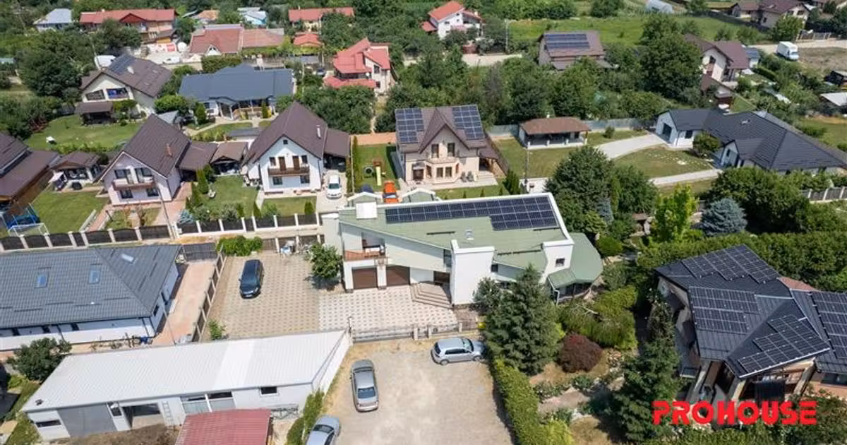 Casă de vânzare cu 4 camere în zona Șerbănești, Bacău