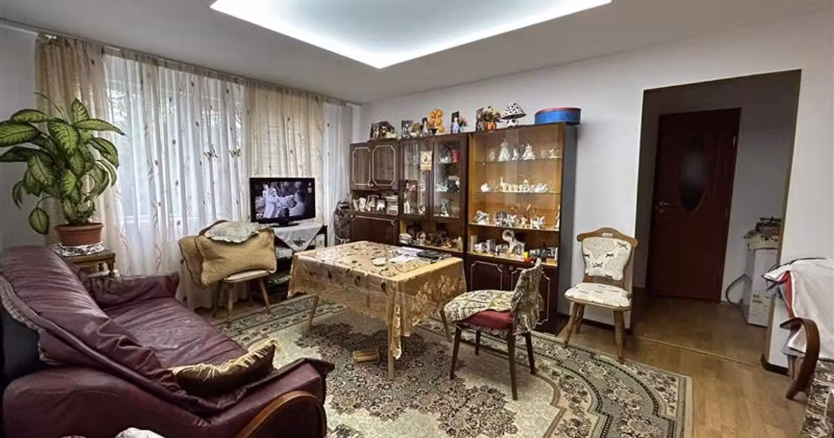 Apartament de vânzare cu 3 camere în zona Republicii, Bacău