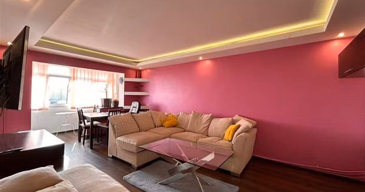 Apartament de vânzare cu 3 camere, mobilat în zona Ștefan cel Mare, Bacău