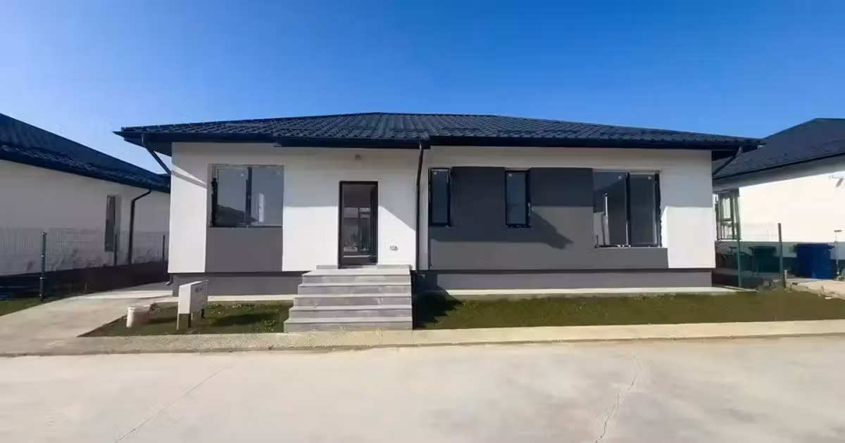 Casă de vânzare cu 4 camere în Tunari