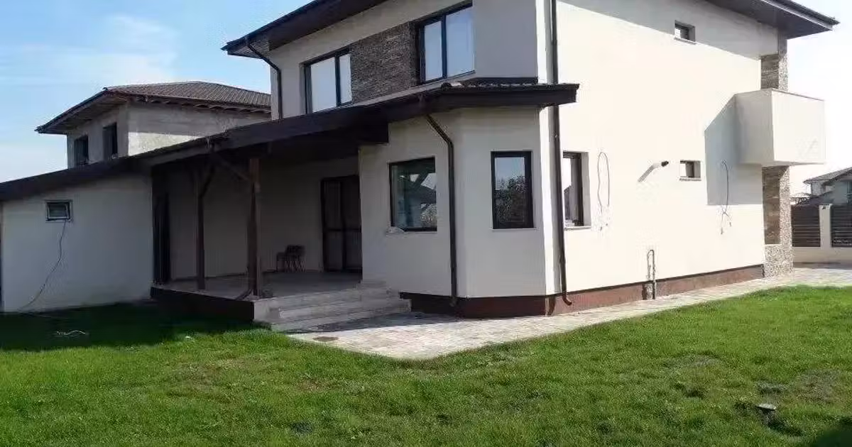 Casă de vânzare cu 5 camere în Otopeni