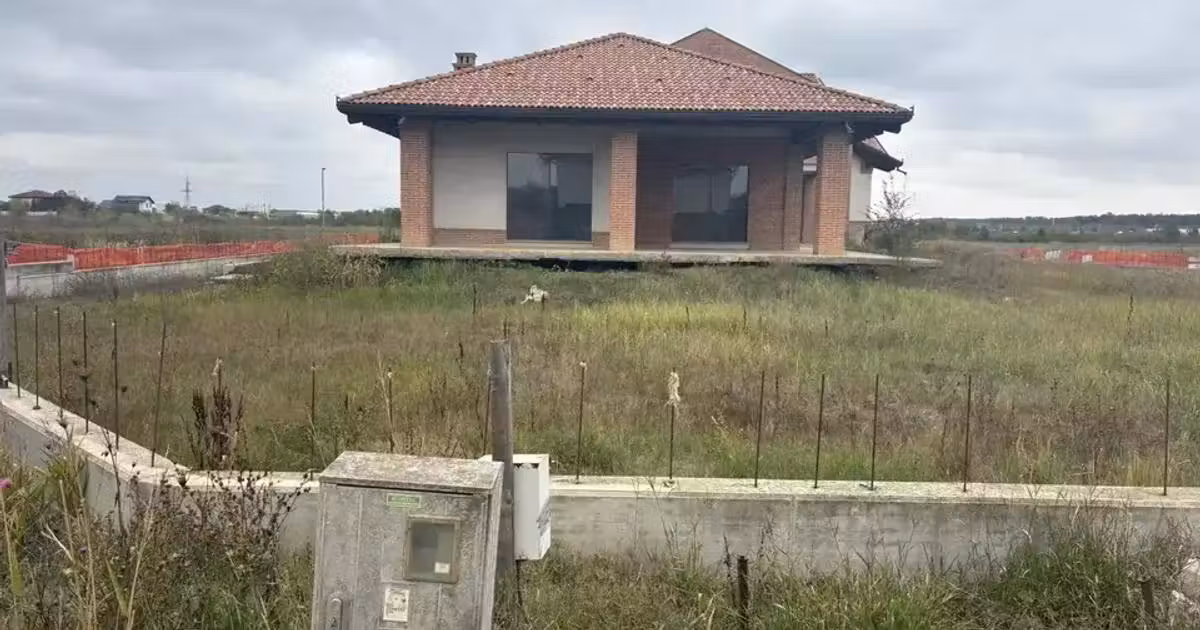Casă de vânzare cu 10 camere în Pantelimon