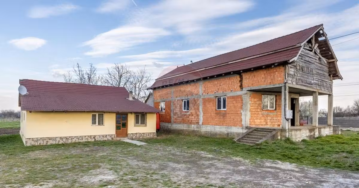 Casă de vânzare cu 4 camere, mobilată în Iratoșu