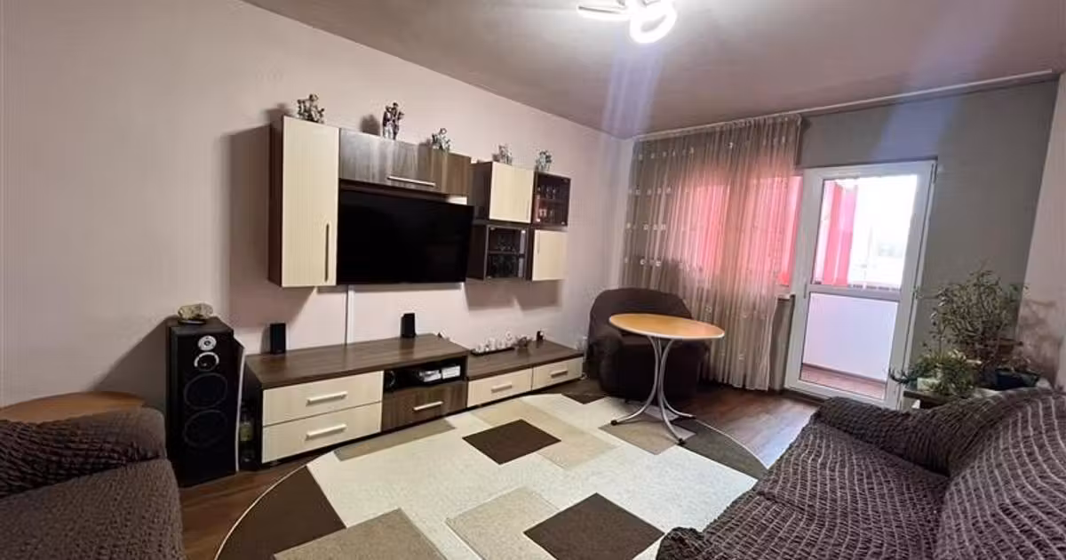 Apartament de vânzare cu 4 camere, mobilat în zona Răcădău, Brașov