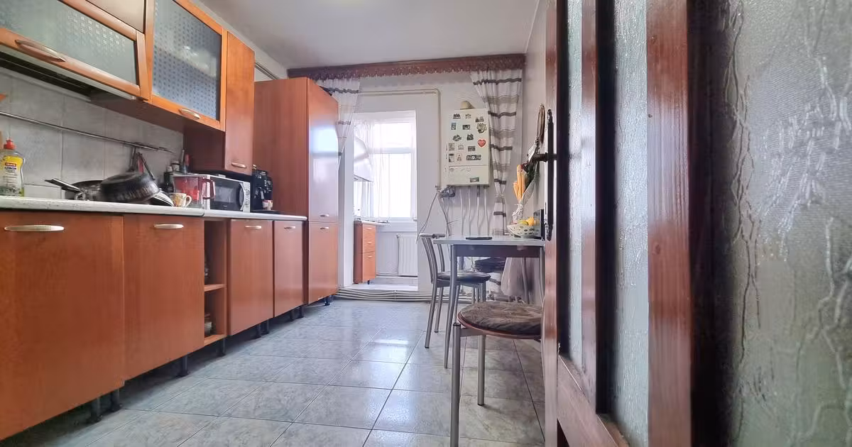 Apartament de vânzare cu 3 camere, mobilat în zona Banca Națională, Bacău